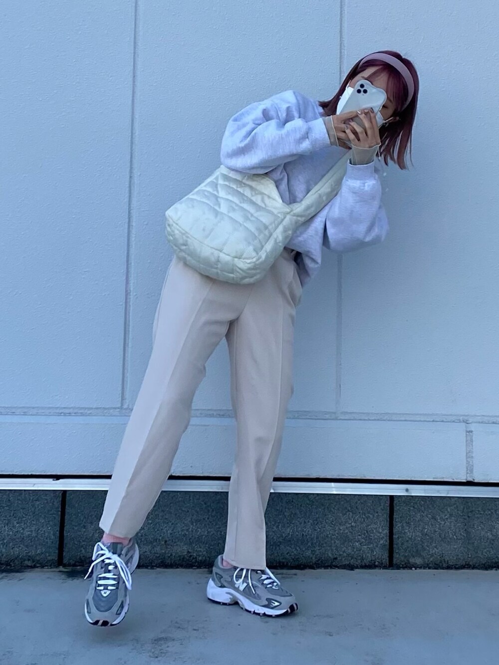 「merongshopのアイテム（スウェット、グレー系）」を使った、ちひろさん（レディース・149cm）の冬コーディネートの2枚目の写真