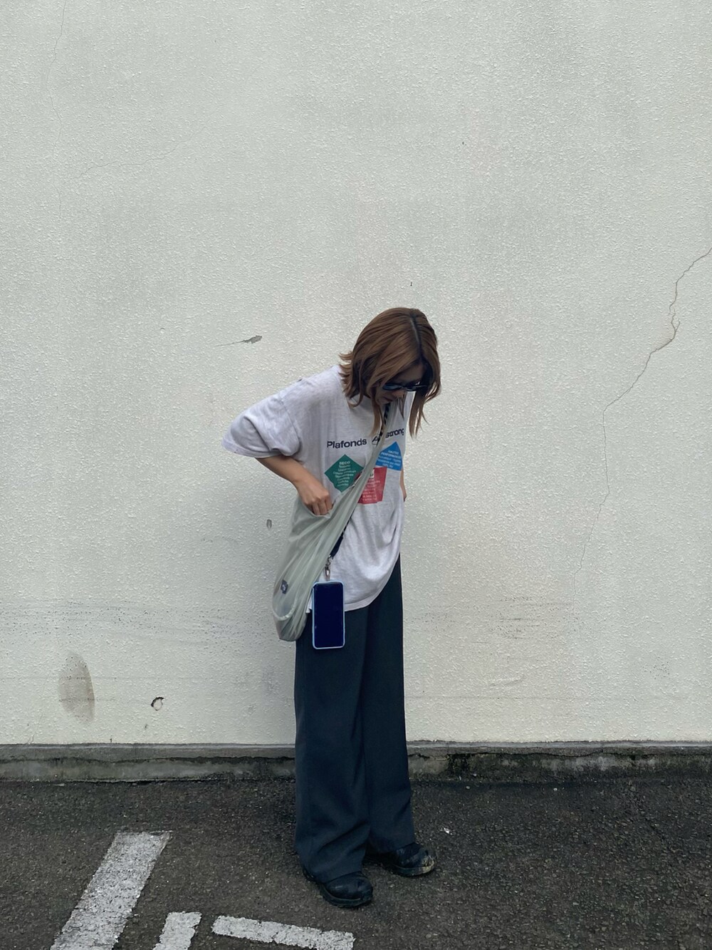 「古着」｜「古着のアイテム（Tシャツ/カットソー、グレー系）」を使った、ちひろさん（レディース・150cm）の夏コーディネートの2枚目の写真