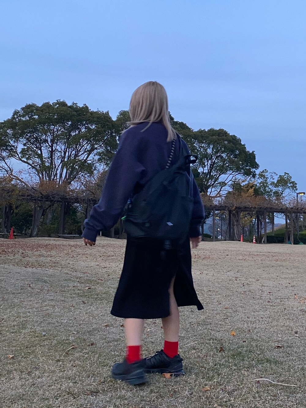 「古着のアイテム（スウェット、ブルー系）」を使った、ちひろさん（レディース・150cm）の冬コーディネートの2枚目の写真