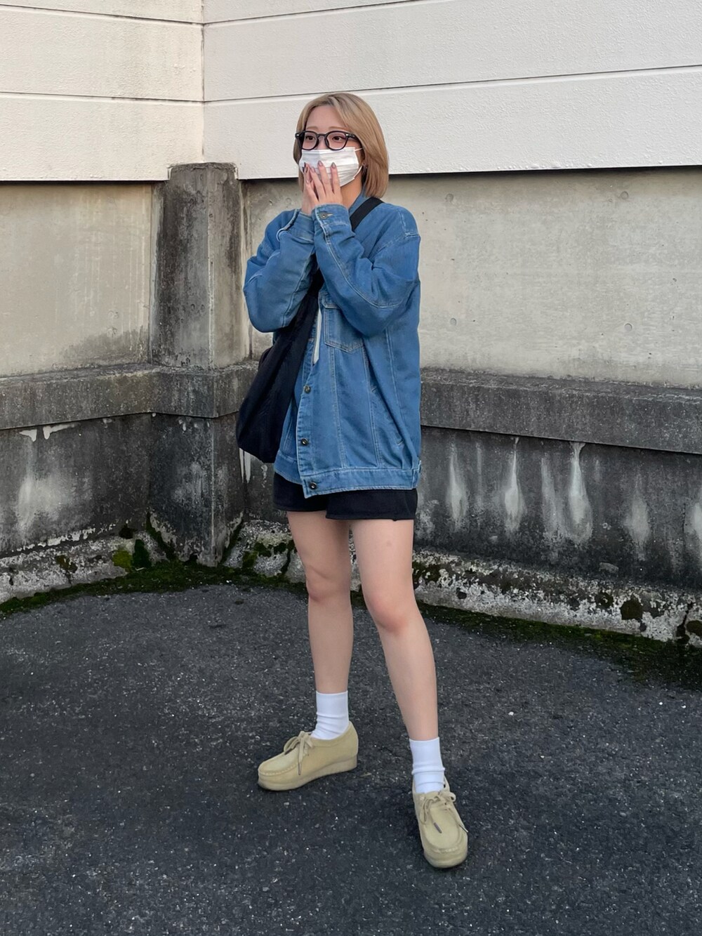 「デニムジャケット、春服」｜「古着のアイテム（デニムジャケット、ブルー系）」を使った、ちひろさん（レディース・150cm）の春コーディネートの2枚目の写真