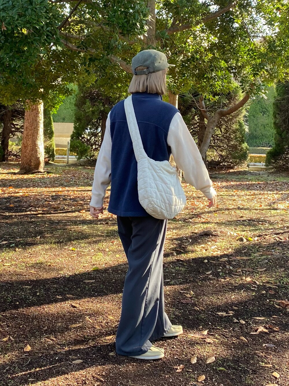 「古着、フリース、カジュアルコーデ」｜「patagoniaのアイテム（ベスト、ブルー系）」を使った、ちひろさん（レディース・150cm）の冬コーディネートの2枚目の写真