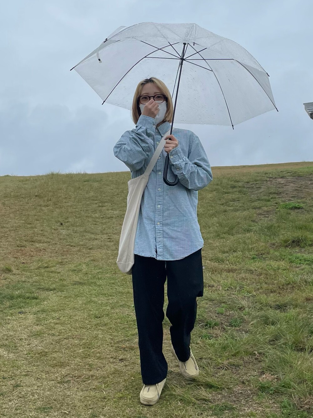 「春コーデ、クラークス、古着」｜「古着のアイテム（シャツ/ブラウス、グリーン系）」を使った、ちひろさん（レディース・150cm）の春コーディネートの3枚目の写真