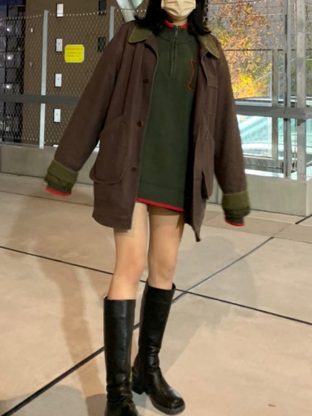 「冬コーデ、クリスマスに着たい服、ビッグシルエット、秋冬コーデ、古着、パンツスタイル、古着女子、ニットコーデ、ブーツ、ジップアップ、GRL、お洒落さんとつながりたい」｜「L.L.Beanのメンズ オリジナル・フィールド・コート、コットンの裏地付き 米国フィット・レギュラー（カバーオール、グリーン系）」を使った、mujica さん（レディース・158cm）の冬コーディネートの2枚目の写真