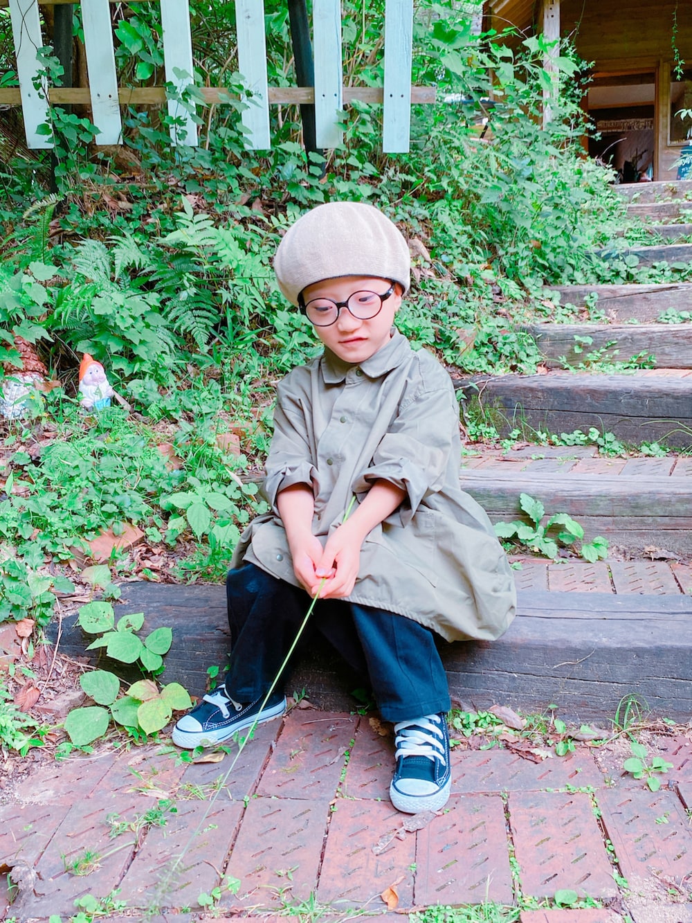 「男の子コーデ、秋服準備はじめました、男の子、休日コーデ、小学生、秋冬コーデ、キッズファッション、ベレー帽、めがね、シャツスタイル、カーキ、秋コーデ」｜「BREEZEのサーモベレー（ハンチング/ベレー帽、ベージュ系）」を使った、かりんとうさん（キッズ・100cm）の秋コーディネートの2枚目の写真