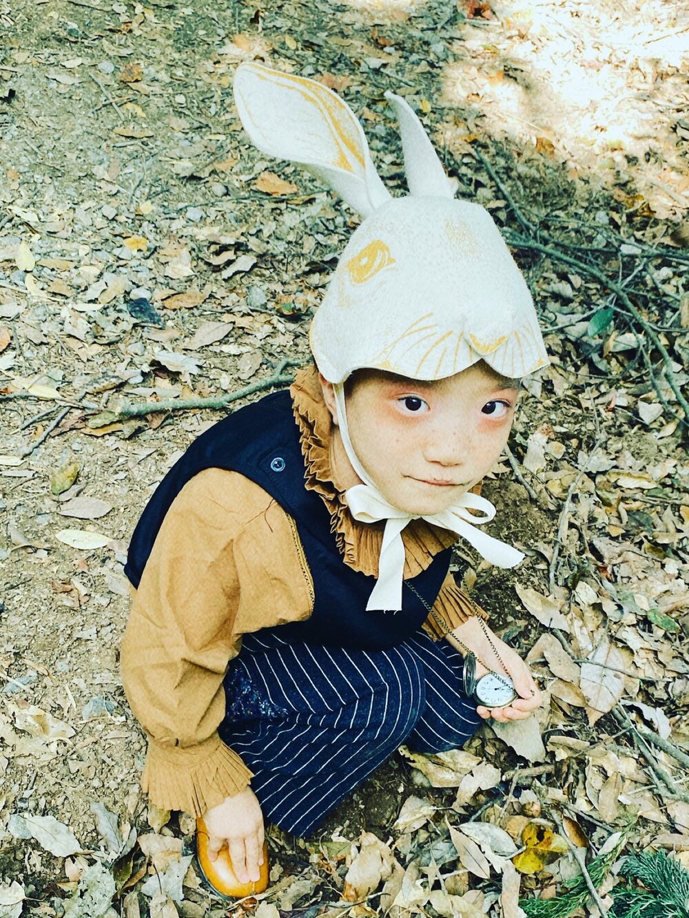 「WEARハロウィン2022、キッズファッション、ハロウィンコーデ、男の子、仮装、ハロウィン、コスプレ、男の子コーデ、キッズコーデ、halloween、白うさぎ」｜「Frida's Tierchenのアイテム（マスク、シルバー系）」を使った、かりんとうさん（キッズ・100cm）の秋コーディネートの3枚目の写真