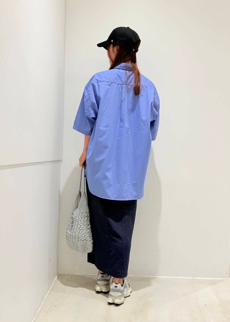 「シャツ、スカート、サンダル、キャップ、帽子、夏コーデ、休日スタイル、低身長コーデ、ゆったり、ユニセックス、senceofplace、カラーシャツ、こなれ感、イエベ、イエベ春」|「SENSE OF PLACE by URBAN RESEARCHのメタリックヤーンバッグ(ハンドバッグ、シルバー系)」を使った、mzkitty6637さん(レディース・155cm)の春コーディネートの4枚目の写真