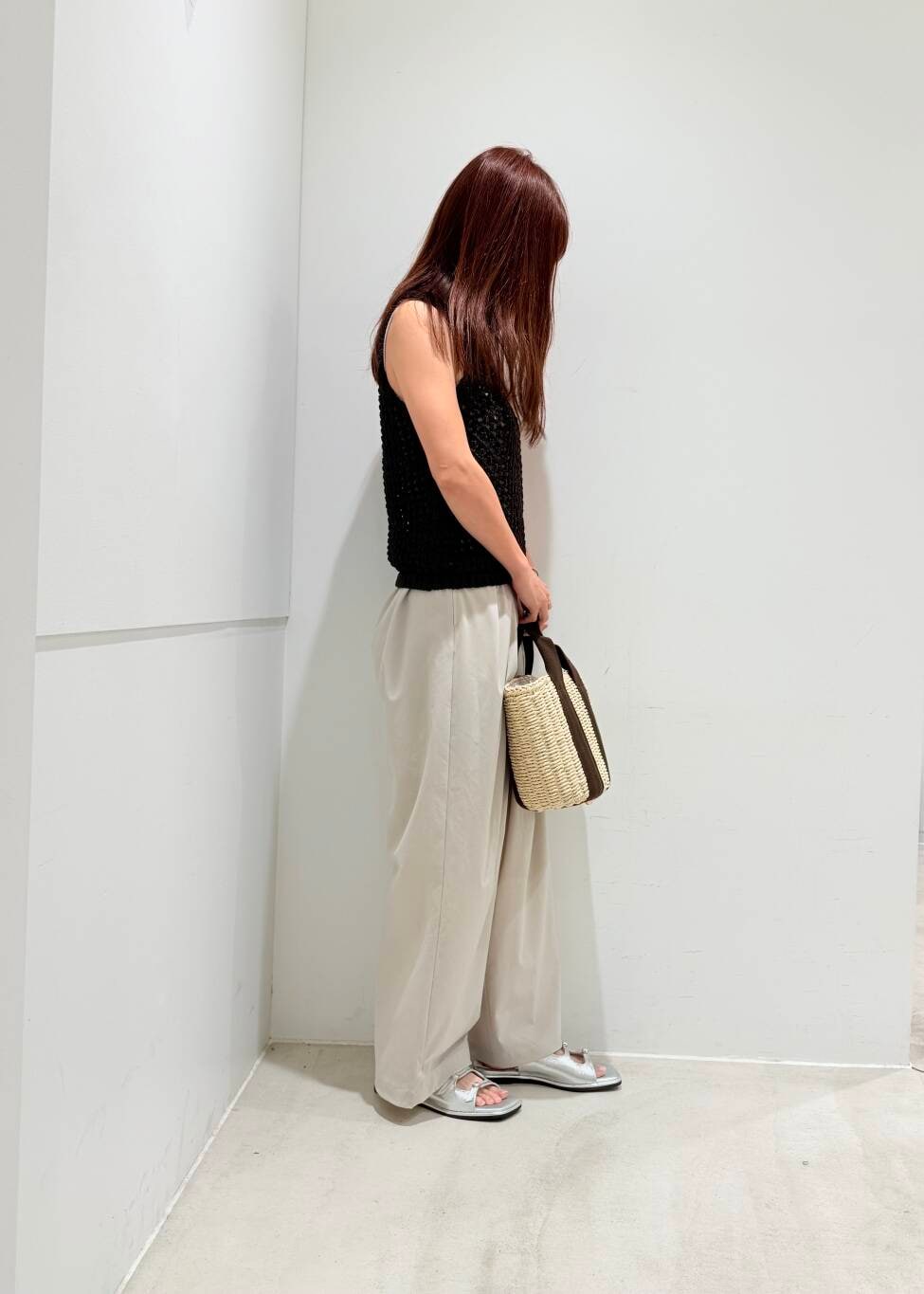 「大人カジュアル、サンダル、ノースリーブ、夏コーデ、休日スタイル、低身長コーデ、ゆったり、senceofplace、こなれ感、イエベ、ゆったりパンツ、イエベ春、ウエストがゴム、初夏のお出掛けコーデ」|「RODE SKOのナチュラルカゴバッグ(ハンドバッグ、ホワイト系)」を使った、mzkitty6637さん(レディース・155cm)の春コーディネートの4枚目の写真