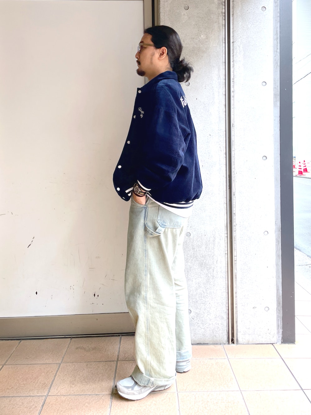 「秋服まるっと大公開、シンプルスタイル、秋コーデ、休日コーデ、オトナカジュアル、メンズコーデ、ゆるコーデ、メンズファッション、秋冬コーデ、カジュアルコーデ、アメカジ、ラフコーデ、デニム、アウター、コーデュロイ」｜「WEGOのWEGO/【23年秋冬新作】ヴィンテージコーデュロイスタジャン（スタジャン、ブルー系）」を使った、maru.さん（メンズ・175cm）の秋コーディネートの2枚目の写真