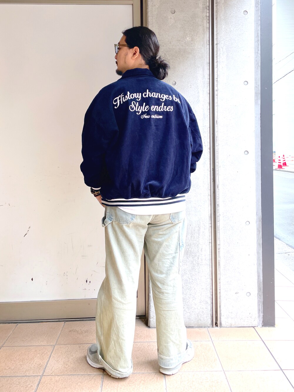 「秋服まるっと大公開、シンプルスタイル、秋コーデ、休日コーデ、オトナカジュアル、メンズコーデ、ゆるコーデ、メンズファッション、秋冬コーデ、カジュアルコーデ、アメカジ、ラフコーデ、デニム、アウター、コーデュロイ」｜「WEGOのWEGO/【23年秋冬新作】ヴィンテージコーデュロイスタジャン（スタジャン、ブルー系）」を使った、maru.さん（メンズ・175cm）の秋コーディネートの3枚目の写真