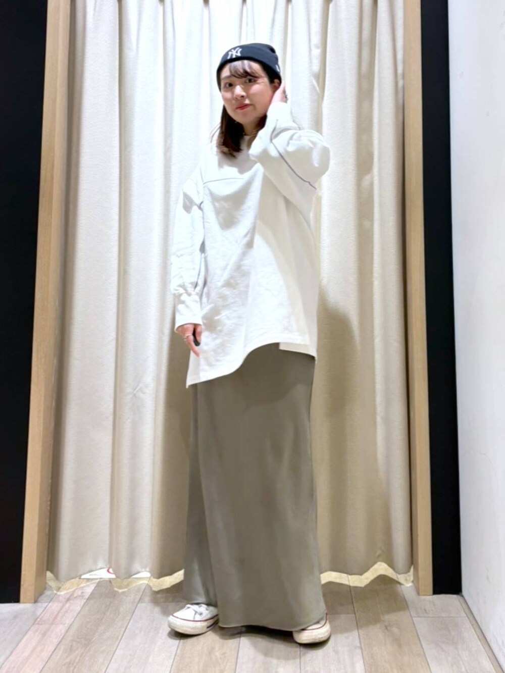 「旅行、ニット帽、楽ちんコーデ、スポーティ、女子ウケ、女子旅、ワンマイル、淡色コーデ、着痩せ・細見え、体型カバー、差し色コーデ、テーマパーク、カジュアル、LEPSIM、スウェット」｜「LEPSIMの【NEW ERA】Basic Cuff Knit　103851（ニットキャップ/ビーニー、ブラック系）」を使った、おかゆさん（レディース・161cm）の夏コーディネートの2枚目の写真