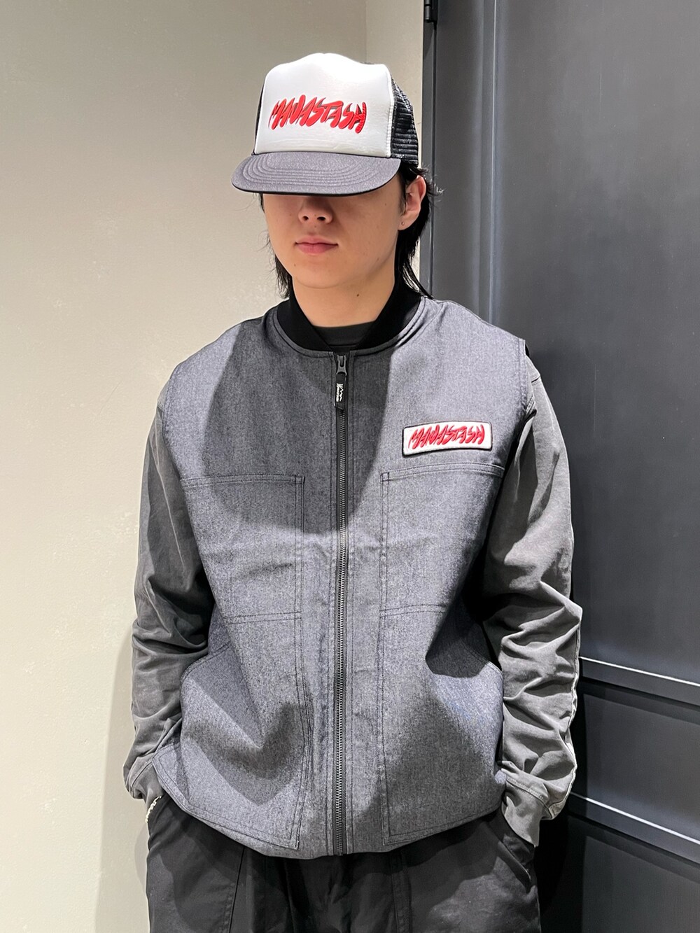 「BEAVER、ビーバー(BEAVER)、ビーバー札幌、BEAVER札幌、アウトドアスタイル、キャップ、春夏コーデ、休日スタイル、スニーカー、メンズコーデ」｜「THE NORTH FACEのTHE NORTH FACE /ザ・ノース・フェイス  Graval Slip-On WP グラバル スリッポン ウォータープルーフ（スニーカー、ブラック系）」を使った、森康雄さん（骨格ナチュラル・メンズ・178cm）の春コーディネートの2枚目の写真