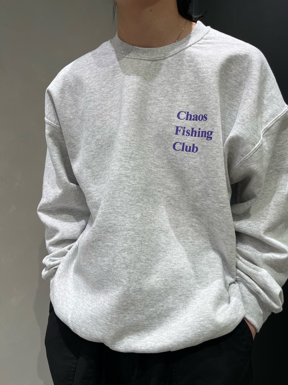 「カジュアルスタイル、大人コーデ、キレイめ、春、BEAVER、ビーバー(BEAVER)、ビーバー、ベスト、NEEDLES、HDパンツ」｜「MANASTASHのMANASTASH/マナスタッシュ　PATCHED LOGO WORK VEST/パッチドロゴワークベスト（ベスト、ブルー系）」を使った、森康雄さん（骨格ナチュラル・メンズ・178cm）の春コーディネートの3枚目の写真