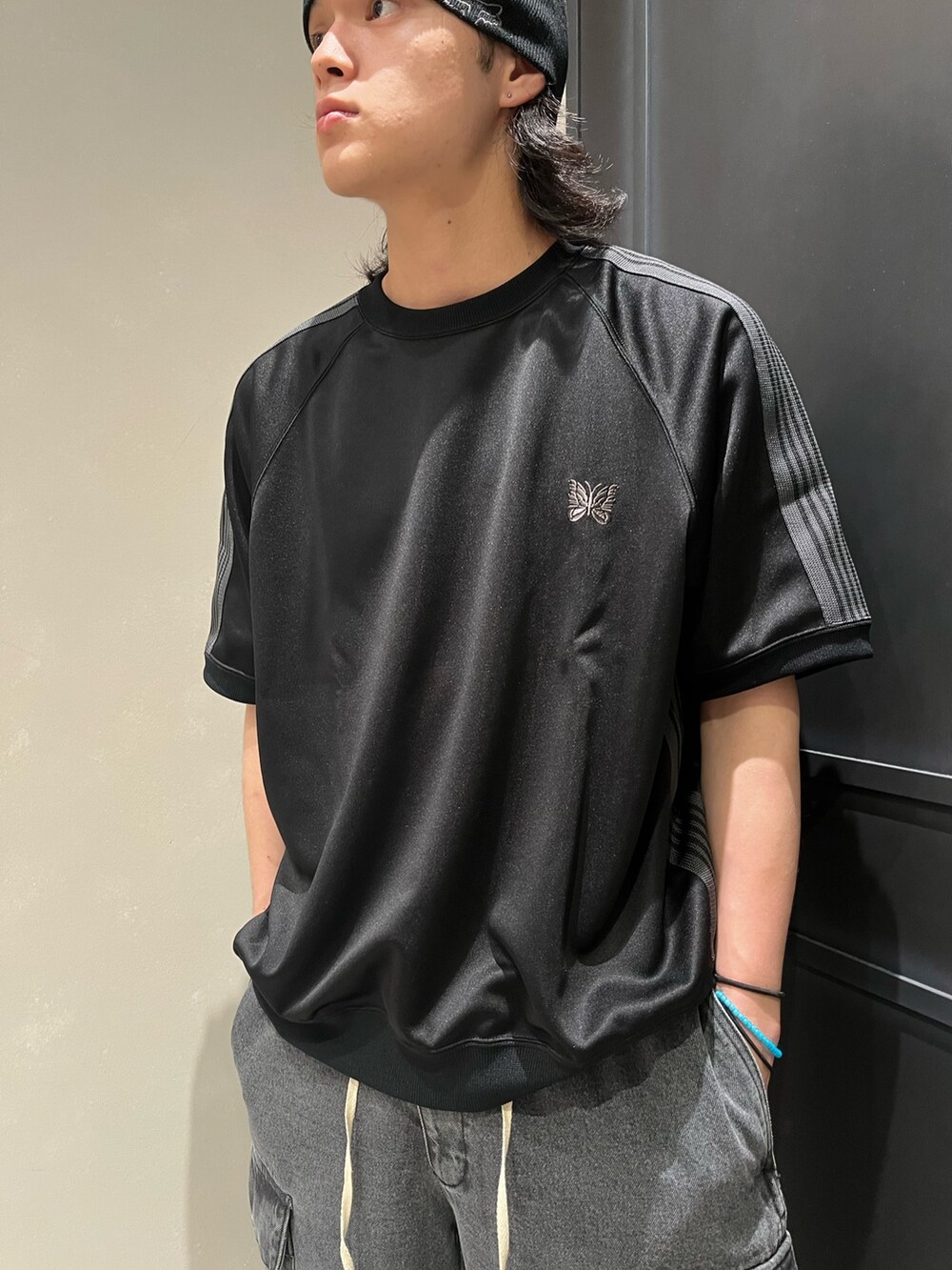 ブラック系のその他パンツを着用したメンズの夏コーディネートの2枚目の写真