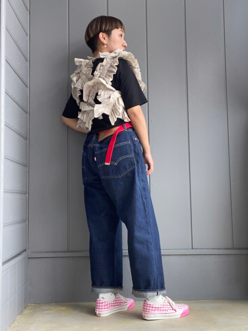 「HOUGA、COMME des GARCONS、commedesgarconsgirl、Levi's、BEAMS、ATON、ベスト、重ね着ベストシーズン、秋冬、秋冬コーデ、デニム、レイヤードスタイル」｜「Levi'sのアイテム（デニムパンツ、ブルー系）」を使った、mariさん（レディース・150cm）の秋コーディネートの2枚目の写真