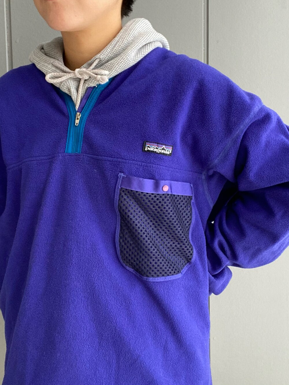 「カジュアルコーデ、メンズライク、スニーカー、スニーカーコーデ、古着、古着MIX、デニム、デニムパンツ、patagonia、nonnative、orslow、nonnative×vans、レイヤードスタイル、BEAMS BOY、フリース」｜「BEAMS BOYのアイテム（デニムパンツ、ブルー系）」を使った、mariさん（レディース・150cm）の冬コーディネートの4枚目の写真