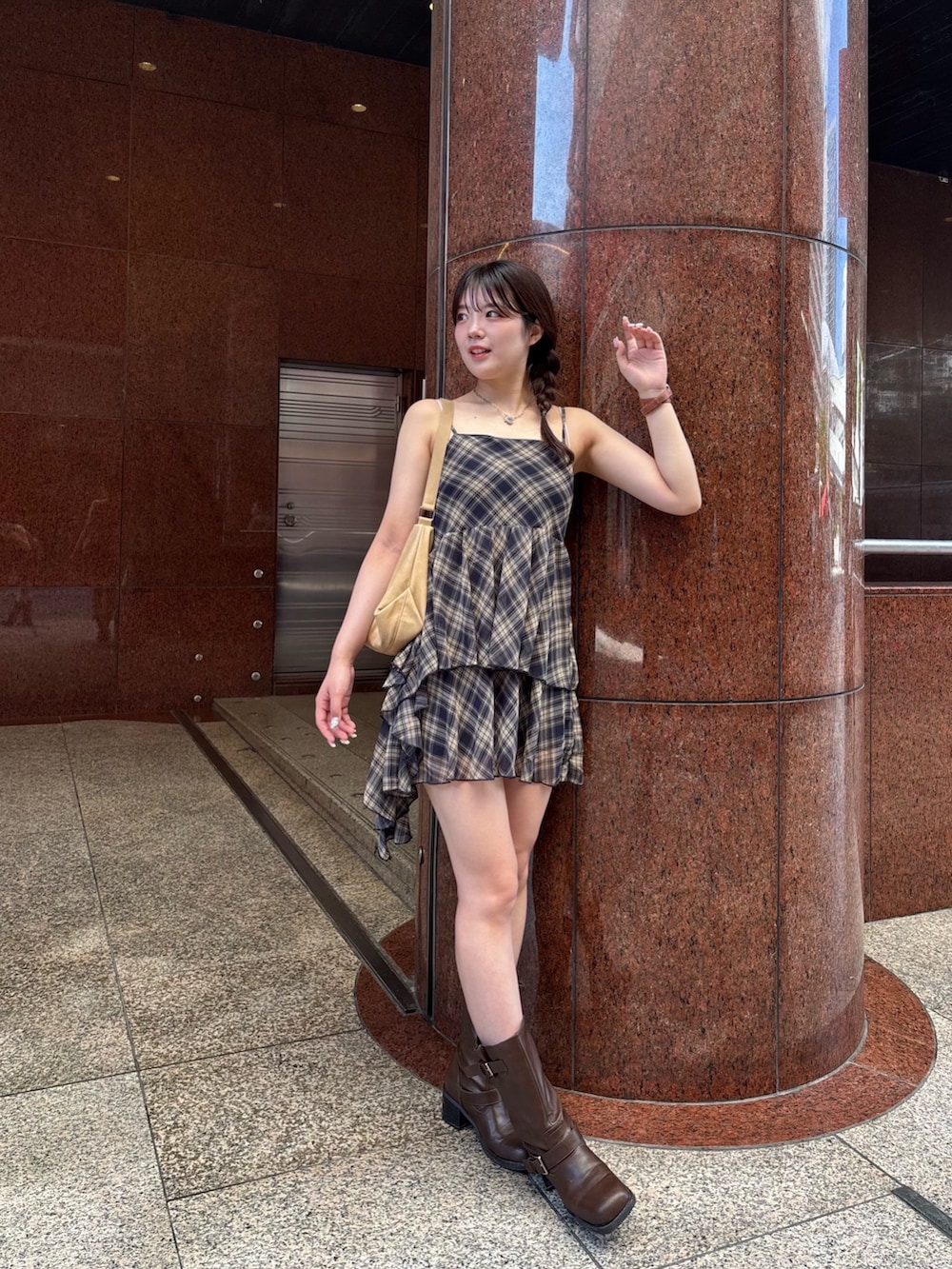 「Chicoのティアードサイドドロップフリルミニワンピース（ワンピース、ブルー系）」を使った、Sakuraさん（骨格ストレート・レディース・168cm）の夏コーディネートの3枚目の写真