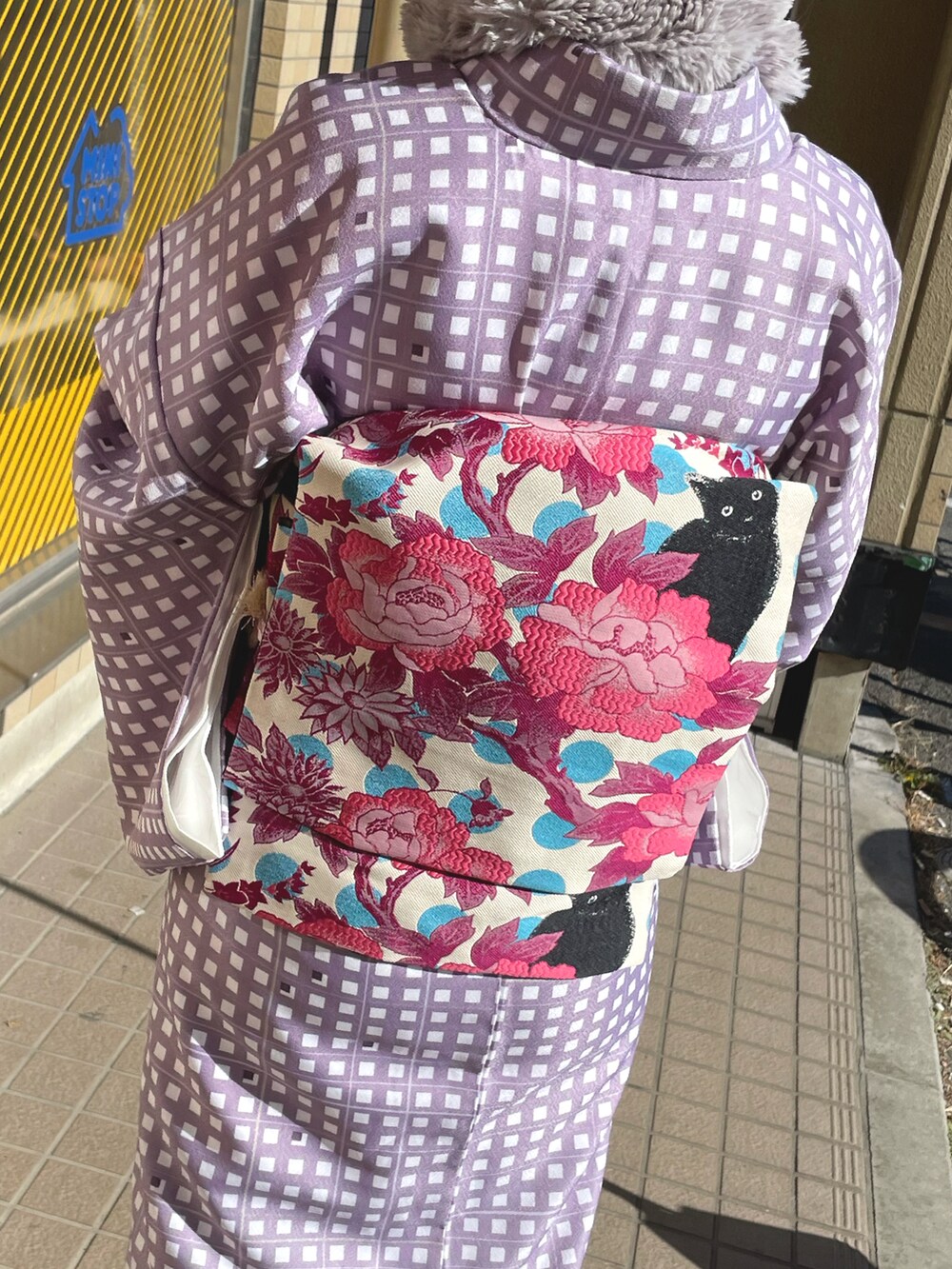 「着物、きもの、着物女子、着物好きさんと繋がりたい、猫、着物コーデ、休日スタイル、着物コート、チェック」｜「岩佐のアイテム（ハンドバッグ、ピンク系）」を使った、irukaさん（レディース・152cm）の冬コーディネートの2枚目の写真