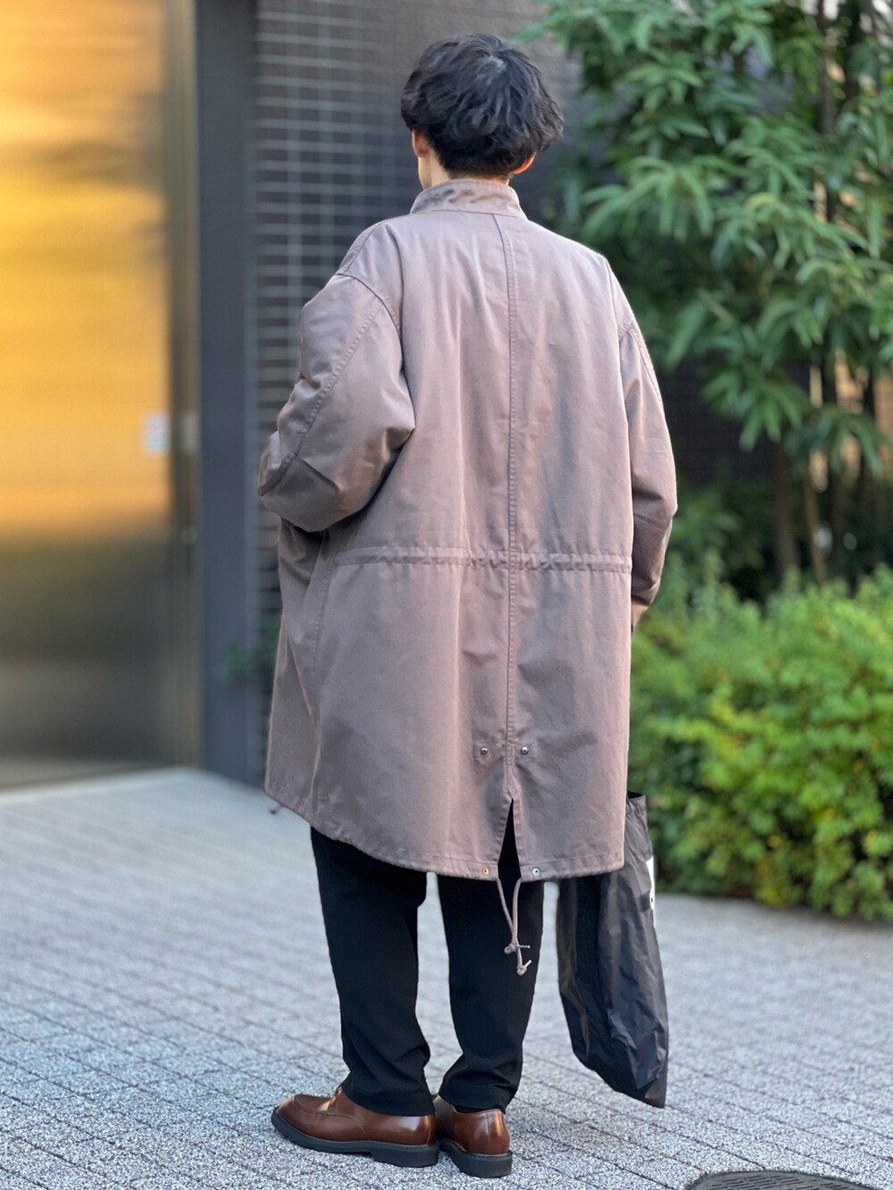 「冬コーデ、モッズコート、きれいめカジュアル、今日のコスメと服、ショルダーバッグ、トートバッグ、ワイドパンツ、お出かけコーデ、低身長、ハーフジップ、レイヤードスタイル、ロングコート、休日スタイル、ストリート、ブーツ」|「ADAM ET ROPE'の《新色追加・2点セット》M-65 ビッグシルエット モッズコート / コート&中綿ライナーセット / ライナー取り外し可能 / ユニセックス(モッズコート、ベージュ系)」を使った、ゆっきーさん(骨格ウェーブ・メンズ・165cm)の冬コーディネートの3枚目の写真