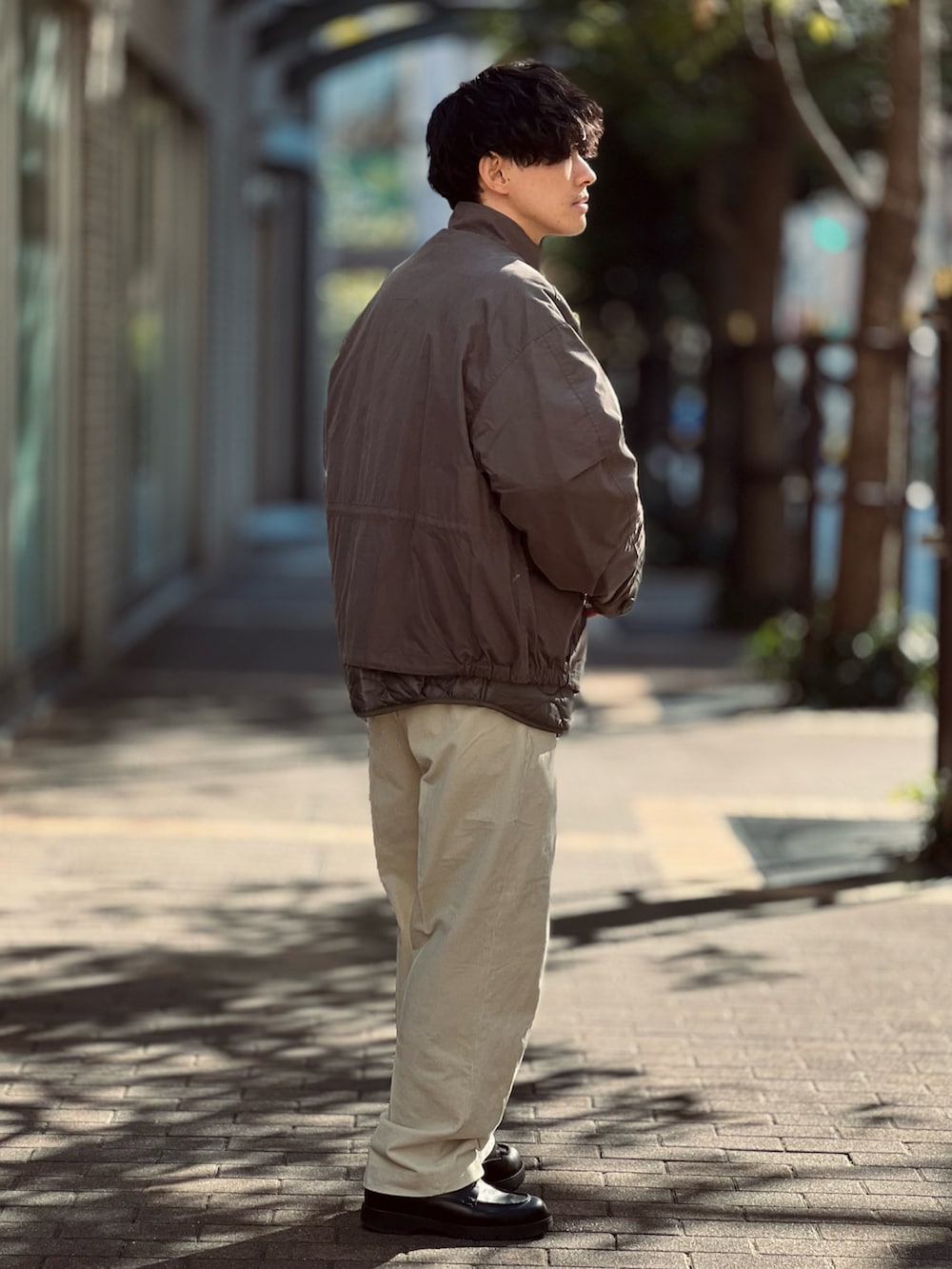 「休日スタイル、冬コーデ、冬アウター、コート、モッズコート、ニット、トートバッグ、きれいめカジュアル、プチプラ、お出かけコーデ、レイヤードスタイル、低身長、WYM、シンプルコーデ、デートコーデ」|「WYM LIDNMのLAYERED 3WAY MILITARY BLOUSON(SHORT M-65)(モッズコート、グリーン系)」を使った、ゆっきーさん(骨格ウェーブ・メンズ・165cm)の冬コーディネートの3枚目の写真