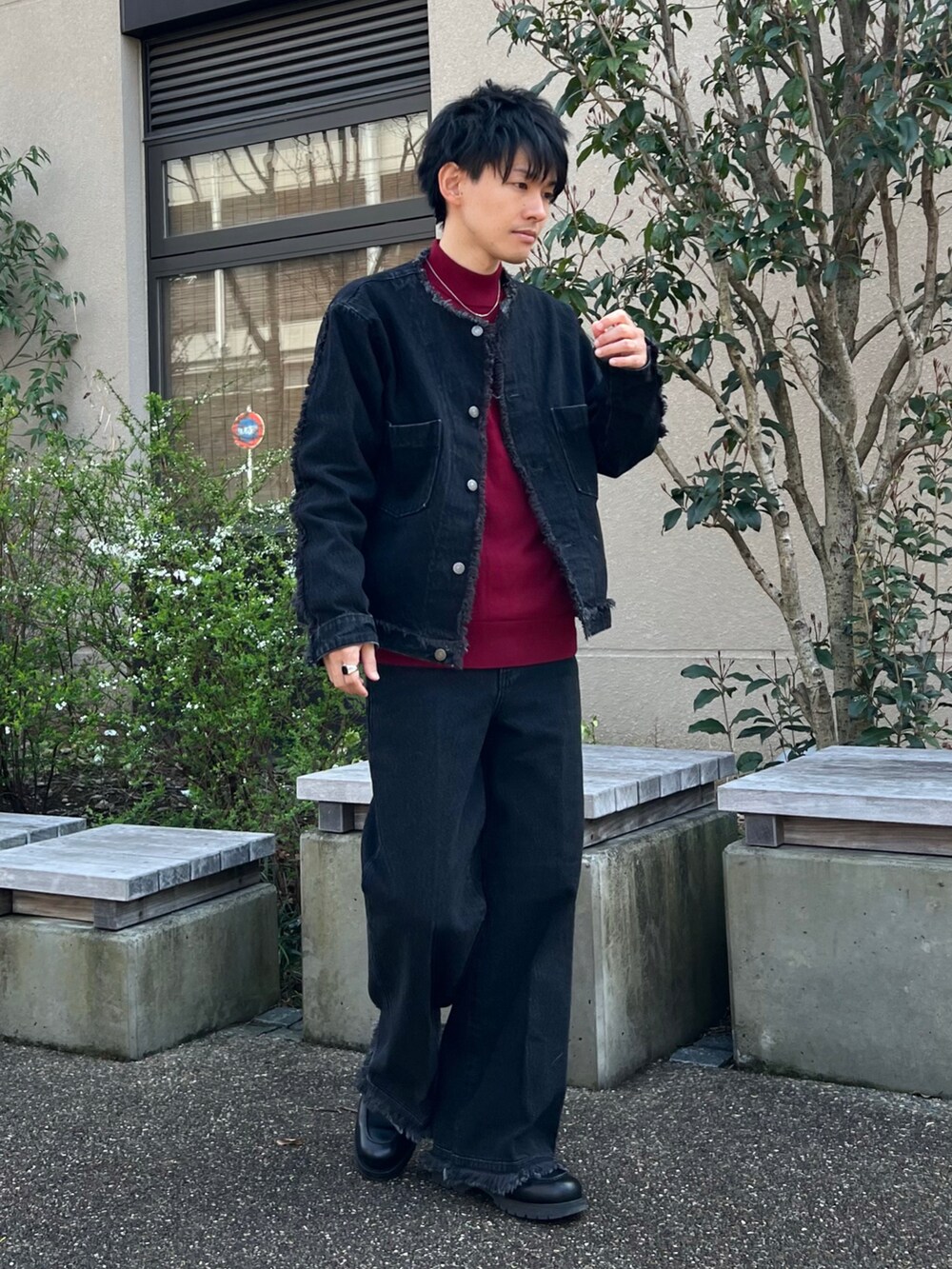 「セットアップ、春服みてみて、デニム、フレアパンツ、フレアデニム、春アウター、春コーデ、レイヤードスタイル、春ニット、モード、モードストリート、デニムジャケット、デニムパンツ、低身長、シンプルコーデ」|「EDWINの【ZOZO限定】 Nocty×EDWINコラボ デニムフリンジジャケット(デニムジャケット、ブラック系)」を使った、ゆっきーさん(メンズ・165cm)の春コーディネートの2枚目の写真