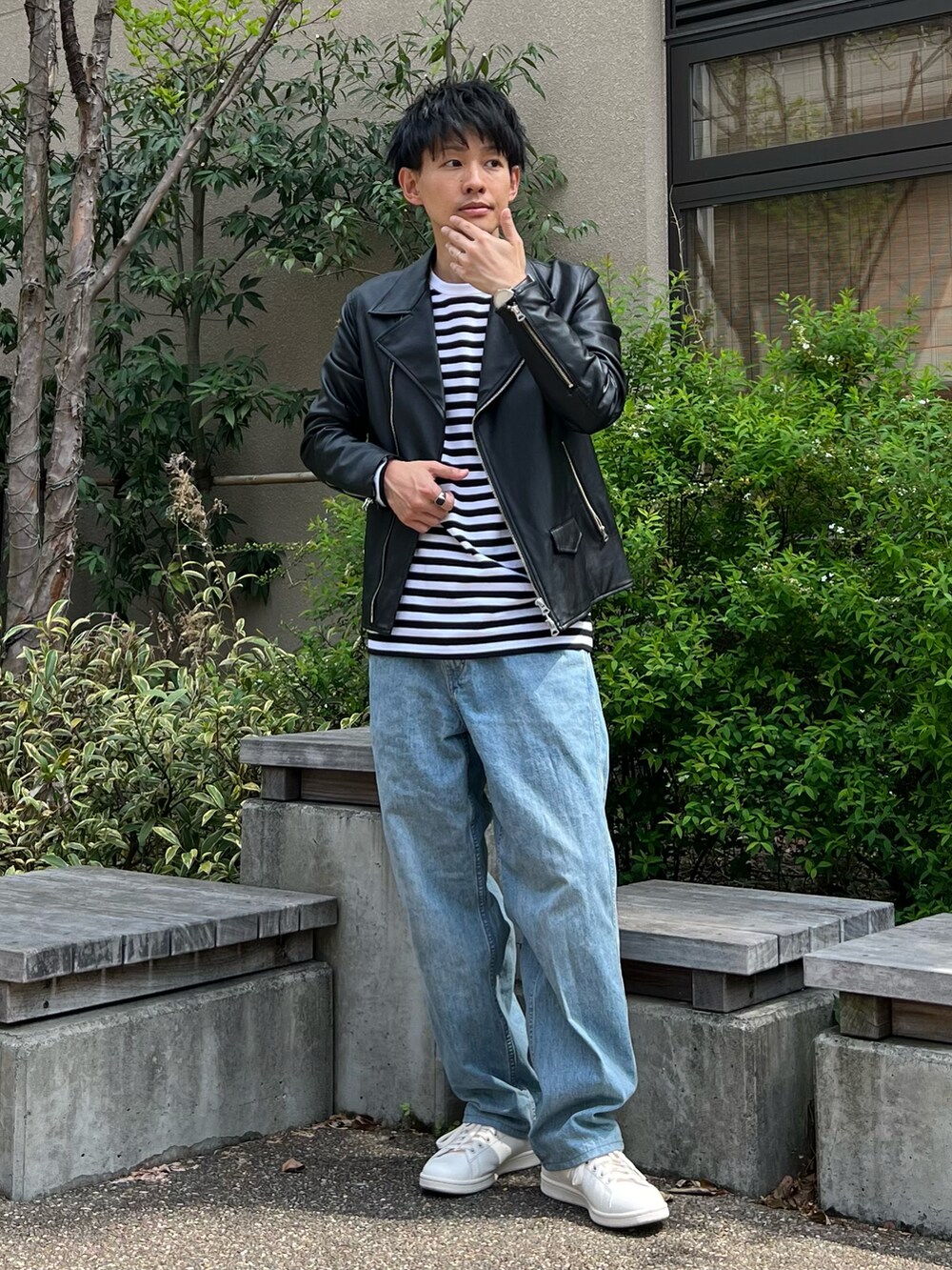 「ロンT、ボーダー、シンプルコーデ、春コーデ、春夏コーデ、ストライプ、デニム、ライダース、ライダースジャケット、プチプラ、プチプラコーデ、着回しコーデ、30代、低身長、カラー×コーデ」｜「agnes b.のJ008 TS ボーダーTシャツ（Tシャツ/カットソー、ブラック系）」を使った、ゆっきーさん（メンズ・165cm）の春コーディネートの2枚目の写真