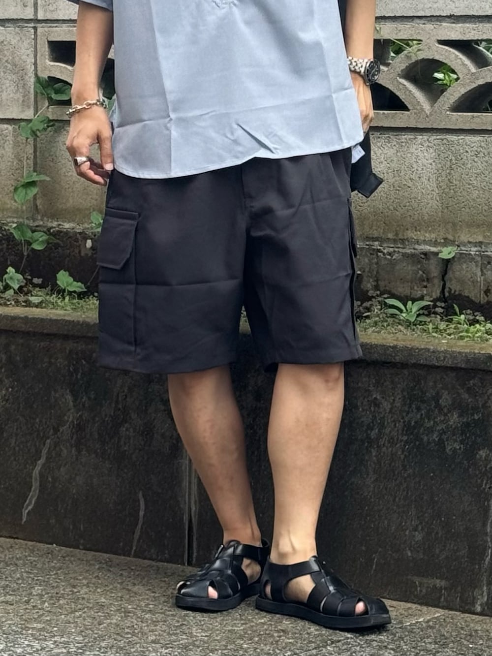 「夏コーデ、シンプル、シンプルスタイル、ショートパンツ、レイヤードスタイル、タンクトップ、ハーフジップ、きれいめカジュアル、大人カジュアル、大人コーデ、30代、40代、低身長コーデ、低身長、RHYTHR」｜「rhythrのアイテム（シャツ/ブラウス、ブルー系）」を使った、ゆっきーさん（骨格ウェーブ・メンズ・165cm）の夏コーディネートの5枚目の写真