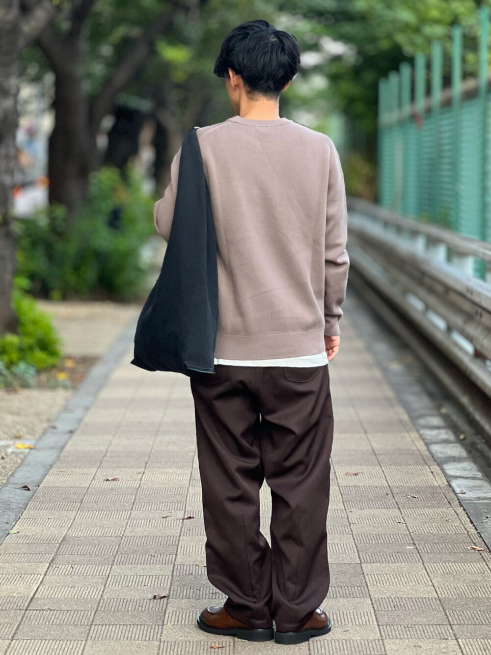 「londonshoemake、PR、秋服まるっと大公開、秋コーデ、大人カジュアル、シンプルコーデ、きれいめカジュアル、厚底シューズ、トートバッグ、レイヤードスタイル、ブラウン、メガネ男子、スラックス、古着MIX、休日スタイル」|「London Shoe MakeのWEB限定 本革 Uチップ レースアップ ドレスシューズ / London Shoe Make Oxford and Derby 9001(ドレスシューズ、ブラウン系)」を使った、ゆっきーさん(骨格ウェーブ・メンズ・165cm)の秋コーディネートの2枚目の写真