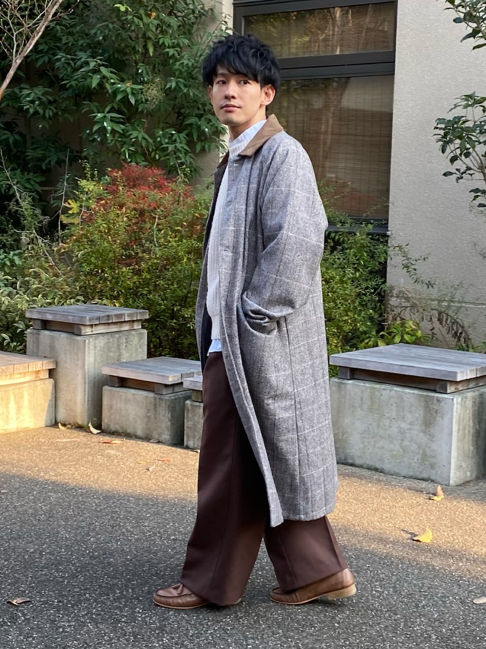 「WEGO、コーデュロイ、ステンカラーコート、UNIQLO、スラックス、へリンボーン、冬コーデ、レイヤードスタイル、プチプラ、モード、シンプルコーデ、エレガント、低身長、30代、チェック柄に恋してる」｜「LUCYのLUCY/OVERCOAT（チェスターコート、その他）」を使った、ゆっきーさん（メンズ・165cm）の秋コーディネートの2枚目の写真