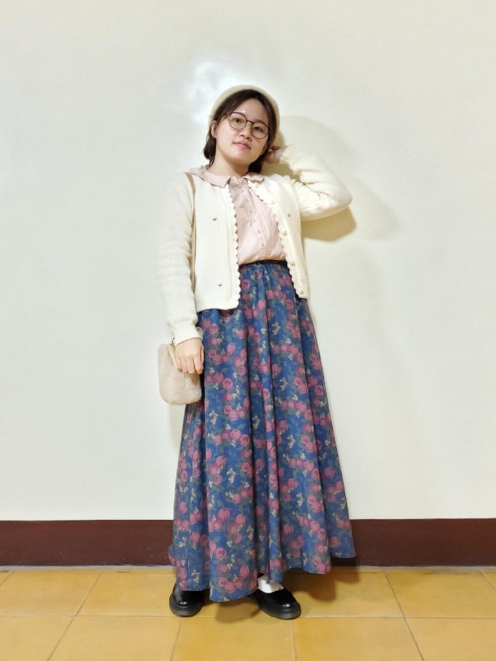 「新星WEARISTAにエントリー、ootd、休閒、復古、大人カジュアル、大人かわいい、低身長、低身長女子、花柄スカート、刺繍」｜「Samansa Mos2のパウダーガーゼブラウス（シャツ/ブラウス、ピンク系）」を使った、呱呱🍯さん（レディース・152cm）の冬コーディネートの3枚目の写真