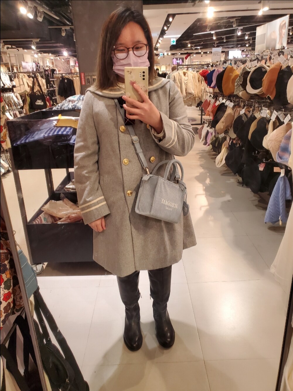 「真冬のあったかスタイル、ニットワンピース、イヤーマフ、チェックパンツ、ボアジャケット、ジップパーカー、ootd、冬コーデ、大人カジュアル、大人コーデ、大人かわいい、低身長、低身長コーデ」｜「Knights Bridgeのアイテム（ダッフルコート、グレー系）」を使った、呱呱🍯さん（レディース・152cm）の冬コーディネートの3枚目の写真