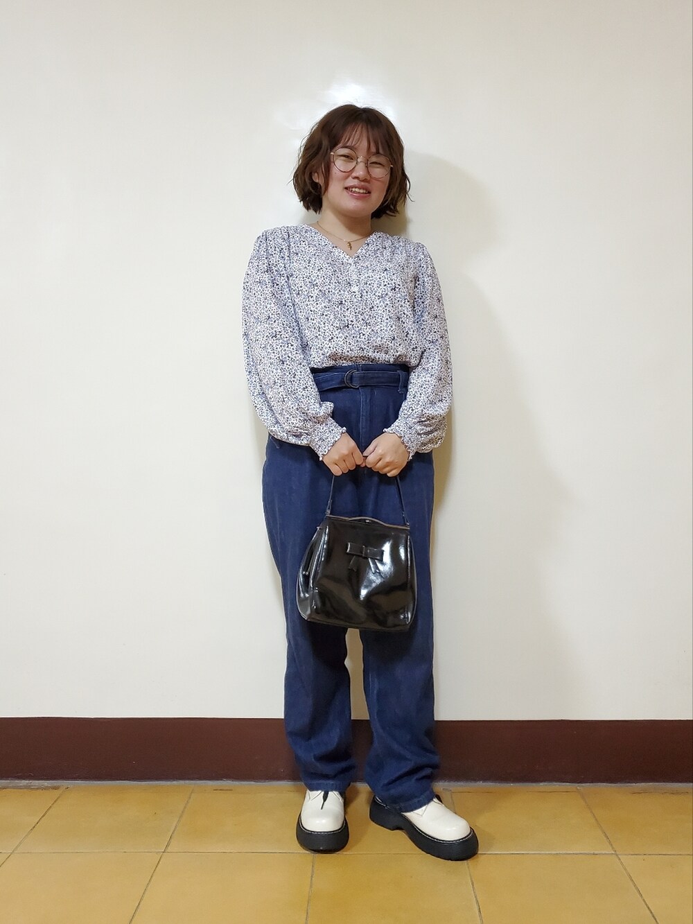 「夏コーデ、春コーデ、大人カジュアル、大人コーデ、復古、vintage、花柄、花柄シャツ、低身長、低身長コーデ」｜「zoeのアイテム（デニムジャケット、ブルー系）」を使った、呱呱🍯さん（レディース・152cm）の春コーディネートの2枚目の写真