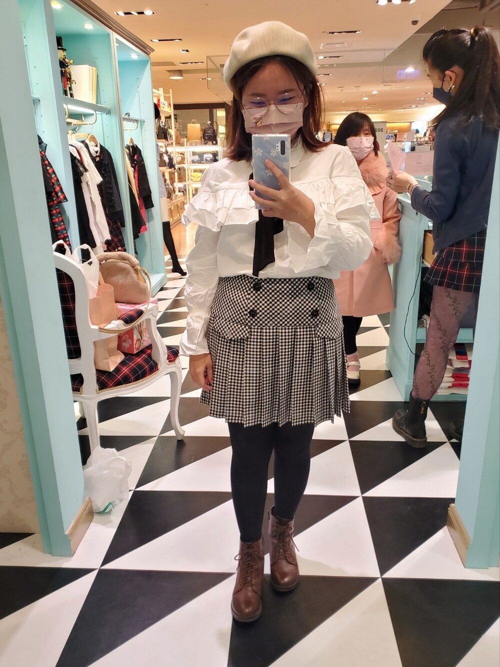 「ほめられ本命コーデ、大人カジュアル、英国トラッド、學院風、ootd、街頭穿搭、大人かわいい、低身長」｜「earth music&ecologyのスタジャン（その他アウター、ブルー系）」を使った、呱呱🍯さん（レディース・152cm）の冬コーディネートの4枚目の写真