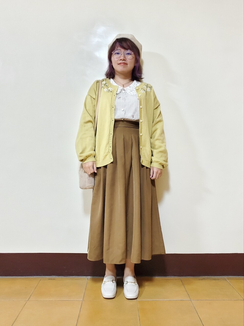 「冬コーデ、大人カジュアル、大人女子、低身長、刺繍、刺繍シャツ」｜「Lady Closetのアイテム（シャツ/ブラウス、ベージュ系）」を使った、呱呱🍯さん（レディース・152cm）の秋コーディネートの2枚目の写真