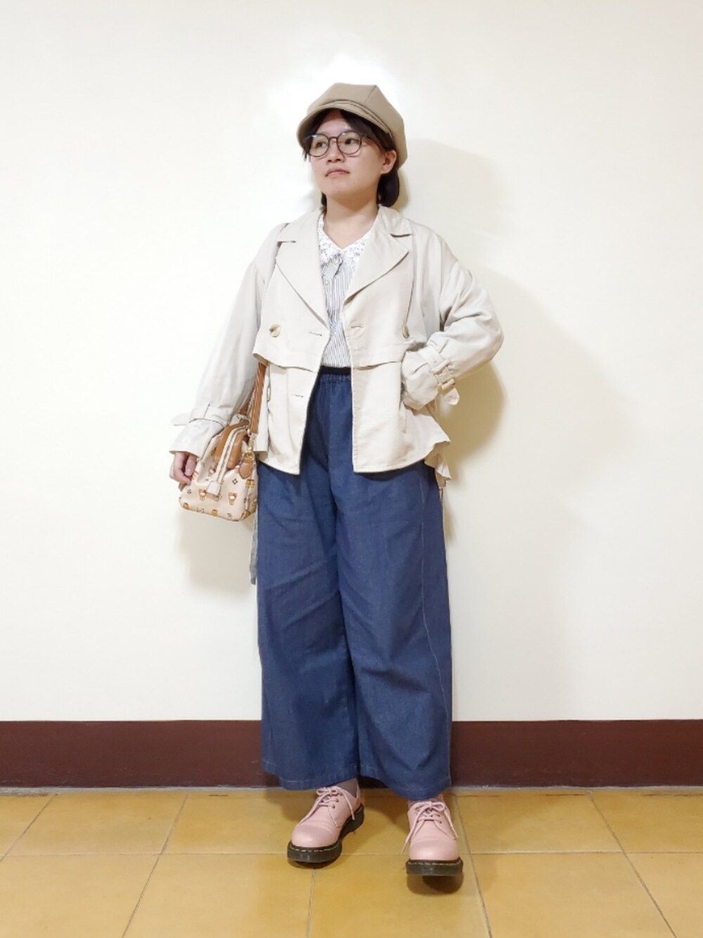 「ootd、街頭穿搭、休閒、復古、低身長、低身長コーデ、大人カジュアル、大人コーデ、刺繍、vintage」｜「Lady Closetのアイテム（シャツ/ブラウス、ベージュ系）」を使った、呱呱🍯さん（レディース・152cm）の冬コーディネートの3枚目の写真