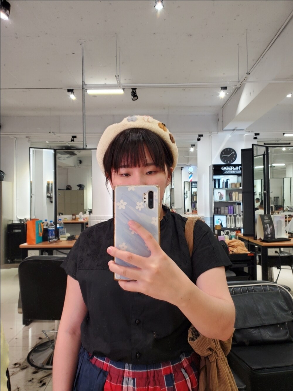 「秋服まるっと大公開、ootd、夏、秋コーデ、大人カジュアル、大人コーデ、低身長、低身長女子、切り替え、刺繍」｜「POU DOU DOUのエンブロイダリー切り替えブラウス（シャツ/ブラウス、ブラック系）」を使った、呱呱🍯さん（レディース・152cm）の秋コーディネートの2枚目の写真