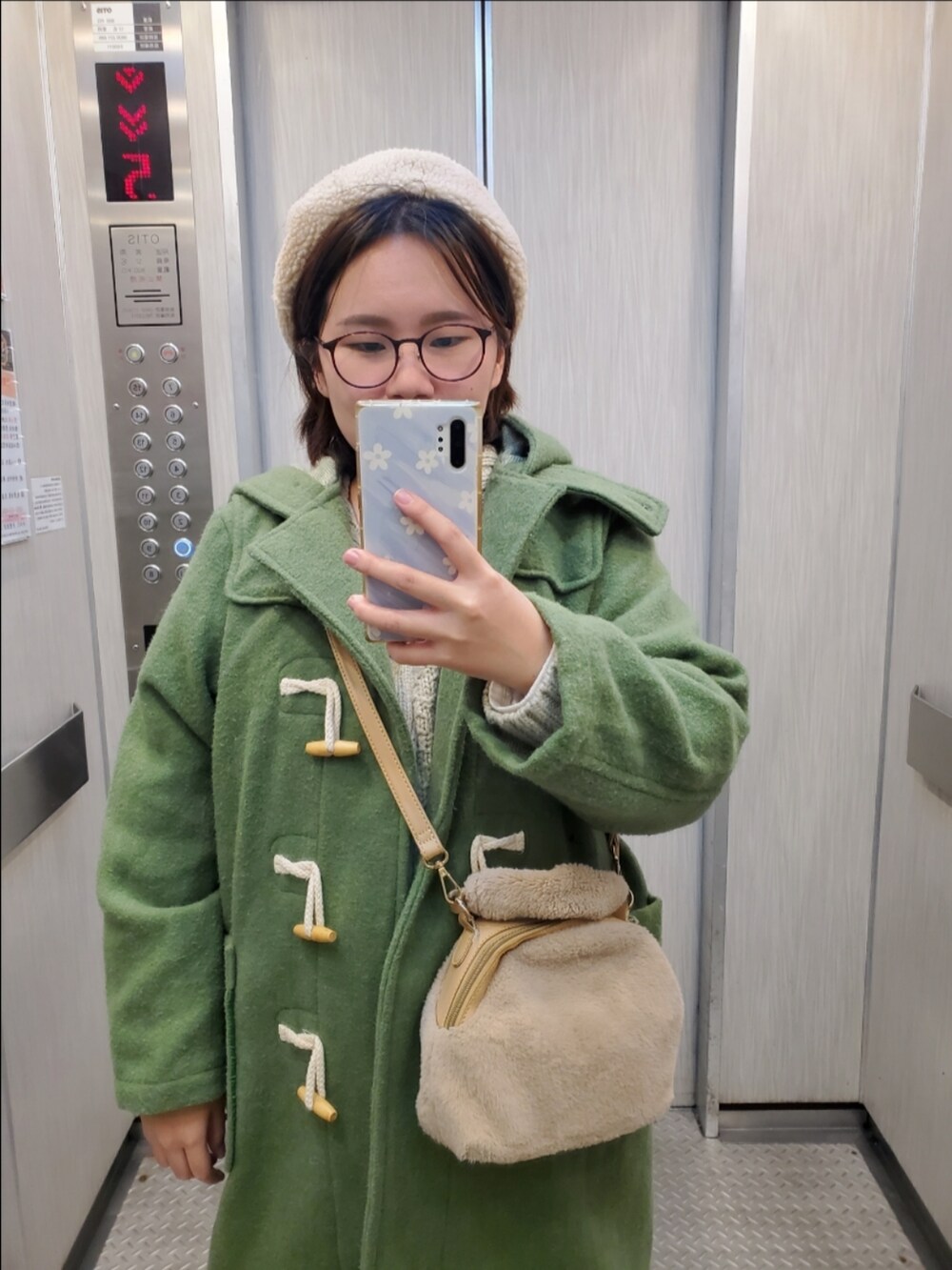 「新星WEARISTAにエントリー、ootd、秋冬コーデ、低身長、低身長女子、大人カジュアル、大人かわいい」｜「QUEEN SHOPのアイテム（ワンピース/ドレス、グレー系）」を使った、呱呱🍯さん（レディース・152cm）の冬コーディネートの5枚目の写真