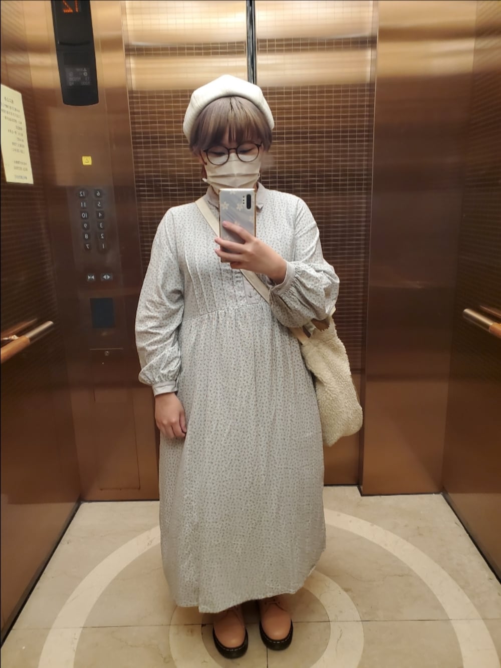 「春のNewスタイル、ootd、街頭穿搭、春コーデ、大人カジュアル、大人かわいい、低身長、低身長コーデ、花柄、花柄ワンピース」｜「Samansa Mos2の襟配色小花柄ワンピース（ワンピース、グリーン系）」を使った、呱呱🍯さん（レディース・152cm）の春コーディネートの4枚目の写真