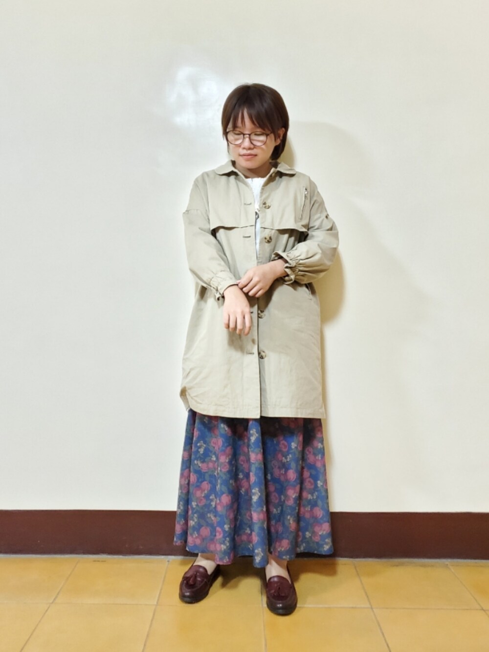 「ootd、街頭穿搭、休閒、復古、vintage、花柄、花柄スカート、大人カジュアル、大人女子、低身長、低身長コーデ」｜「zoeのアイテム（ジャケット/アウター、グリーン系）」を使った、呱呱🍯さん（レディース・152cm）の秋コーディネートの2枚目の写真