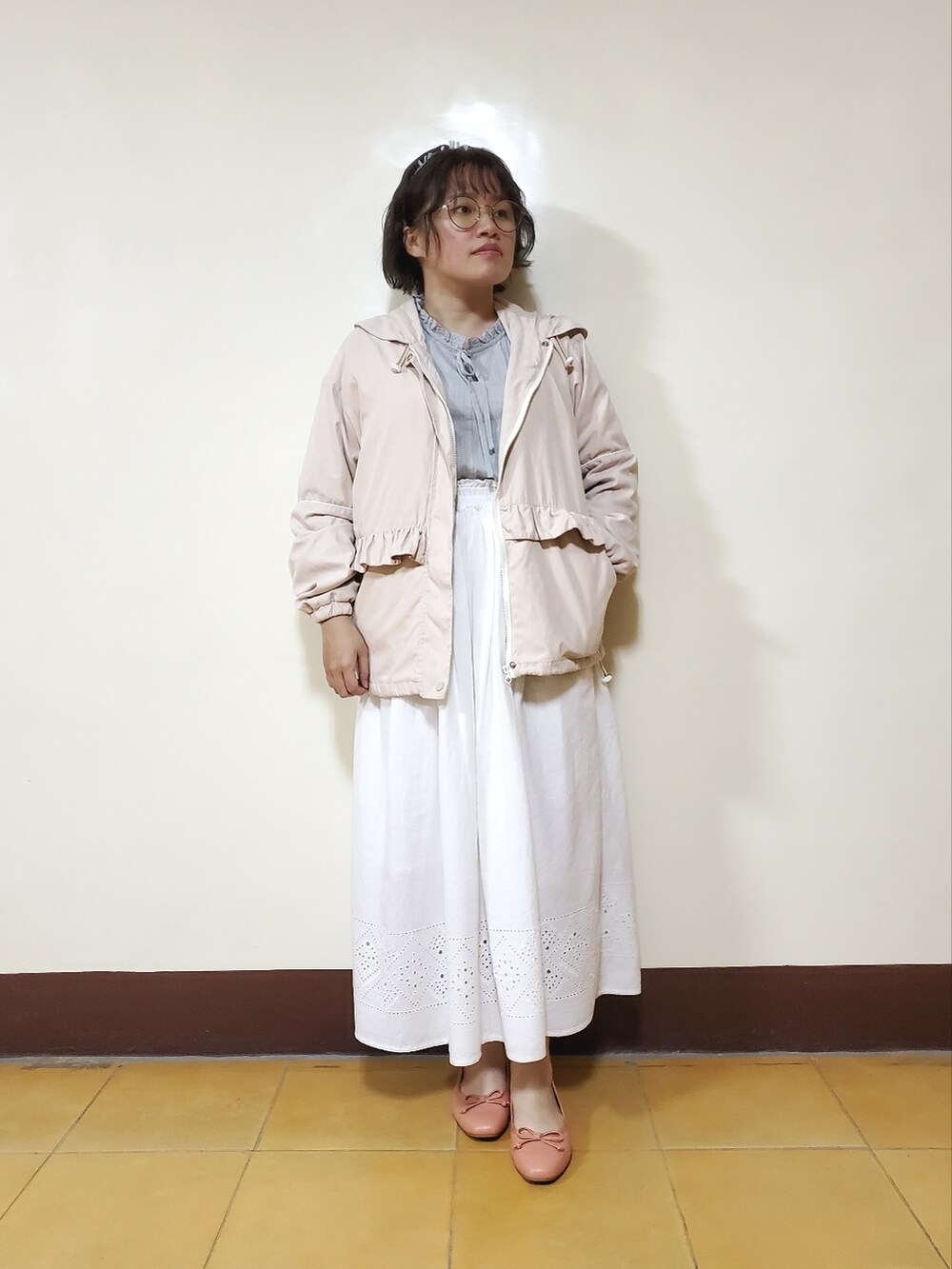 「春コーデ、大人カジュアル、大人かわいい、夏コーデ、色違いコーデ、差し色、街頭穿搭、刺繍、刺繍スカート、低身長」|「Samansa Mos2のレースブラウス(シャツ/ブラウス、ブルー系)」を使った、呱呱🍯さん(レディース・152cm)の春コーディネートの2枚目の写真