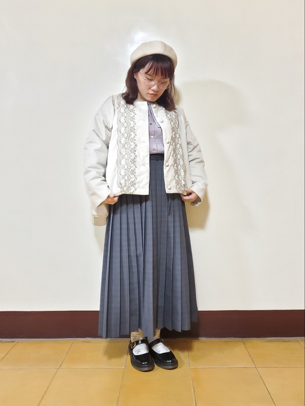 「いまどきジャケット写真、春コーデ、大人カジュアル、大人かわいい、低身長、刺繍、刺繍シャツ、復古、vintage」｜「Samansa Mos2の中綿刺繍ジャケット（ノーカラージャケット、ホワイト系）」を使った、呱呱🍯さん（レディース・152cm）の春コーディネートの3枚目の写真