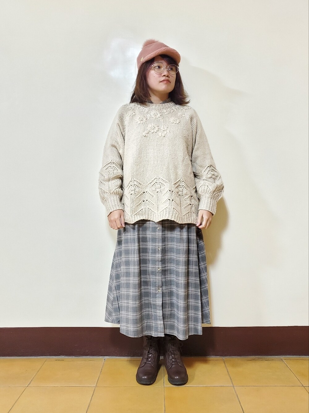 「ootd、大人カジュアル、大人女子、低身長、刺繍、チェック柄、冬コーデ」｜「Samansa Mos2の刺繍ニット（ニット/セーター、ホワイト系）」を使った、呱呱🍯さん（レディース・152cm）の冬コーディネートの3枚目の写真