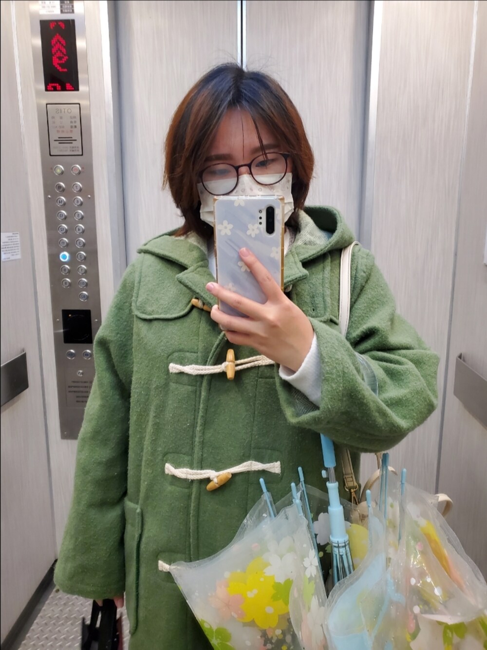 「春のおしゃ見えテクニック、ootd、街頭穿搭、復古、vintage、大人カジュアル、大人女子、低身長、低身長女子」｜「NETのアイテム（ニット/セーター、ホワイト系）」を使った、呱呱🍯さん（レディース・152cm）の春コーディネートの3枚目の写真