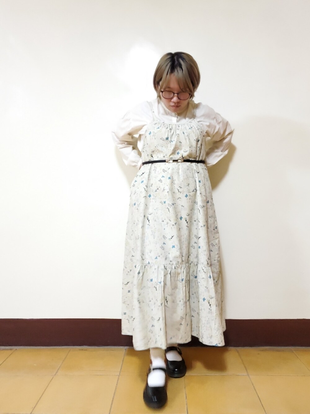 「ootd、夏、春夏コーデ、大人カジュアル、大人コーデ、低身長、低身長コーデ、花柄、花柄ワンピース」｜「POU DOU DOUのボタニカル線画キャミソールワンピース（ワンピース、ベージュ系）」を使った、呱呱🍯さん（レディース・152cm）の夏コーディネートの3枚目の写真