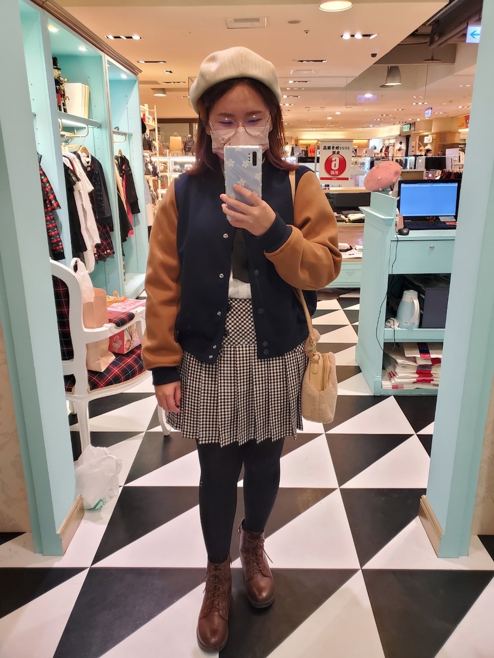 「ほめられ本命コーデ、大人カジュアル、英国トラッド、學院風、ootd、街頭穿搭、大人かわいい、低身長」｜「earth music&ecologyのスタジャン（その他アウター、ブルー系）」を使った、呱呱🍯さん（レディース・152cm）の冬コーディネートの3枚目の写真