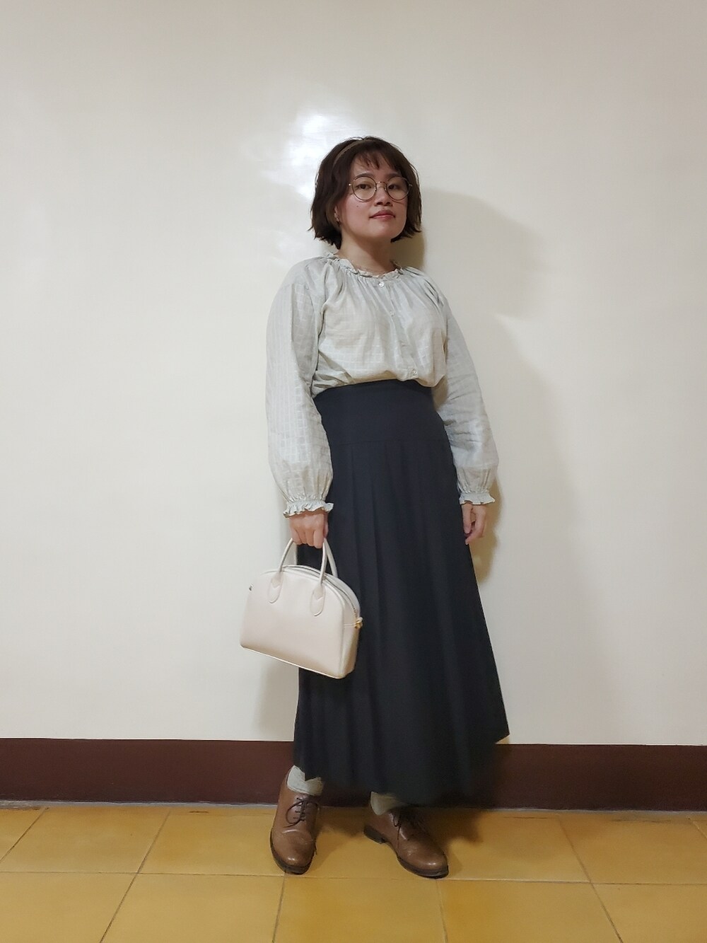 「春コーデ、夏コーデ、大人カジュアル、大人コーデ、低身長、チェック柄、チェック柄に恋してる、復古、vintage、ロンドンガール」｜「ehka sopoの無地／チェックショート丈開襟シャツ【セットアップ可】（シャツ/ブラウス、グレー系）」を使った、呱呱🍯さん（レディース・152cm）の春コーディネートの4枚目の写真