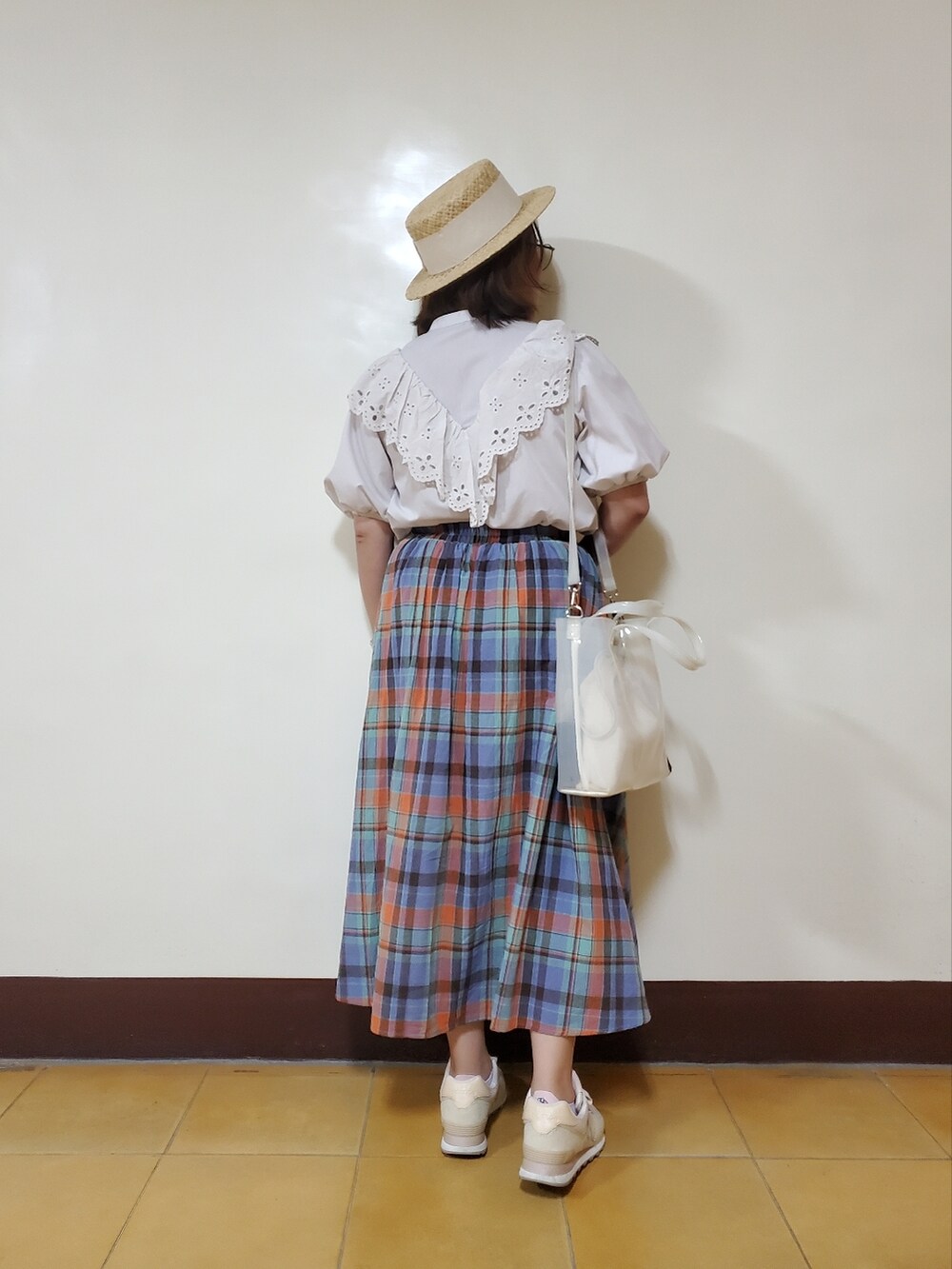 「低身長コーデ、大人カジュアル、大人かわいい、柄スカート、チェック柄、チェック柄スカート」｜「SLURRのレースフリルブラウス（シャツ/ブラウス、グレー系）」を使った、呱呱🍯さん（レディース・152cm）の秋コーディネートの3枚目の写真