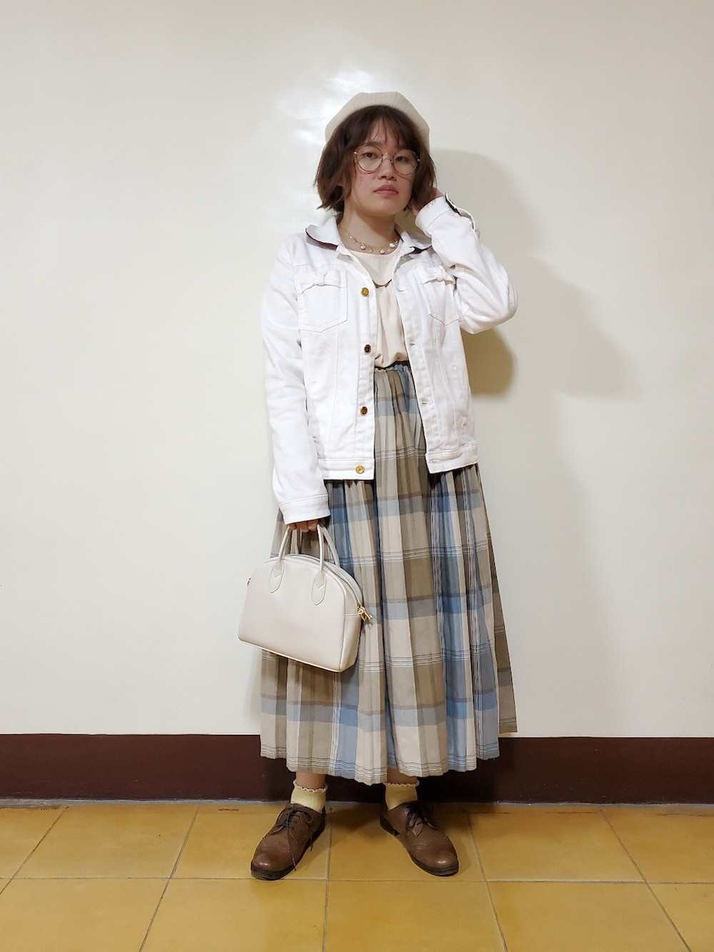 「春コーデ、夏コーデ、大人カジュアル、大人コーデ、低身長、チェック柄、ロマンチック、お洒落さんとつながりたい」|「Lady Closetのアイテム(トップス、ベージュ系)」を使った、呱呱🍯さん(レディース・152cm)の春コーディネートの2枚目の写真
