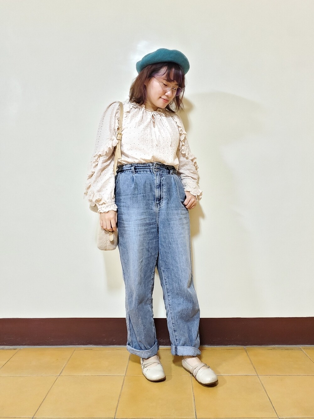 「大人カジュアル、大人コーデ、冬コーデ、刺繍、低身長、低身長コーデ」｜「COCO DEALのアイテム（シャツ/ブラウス、ベージュ系）」を使った、呱呱🍯さん（レディース・152cm）の冬コーディネートの2枚目の写真
