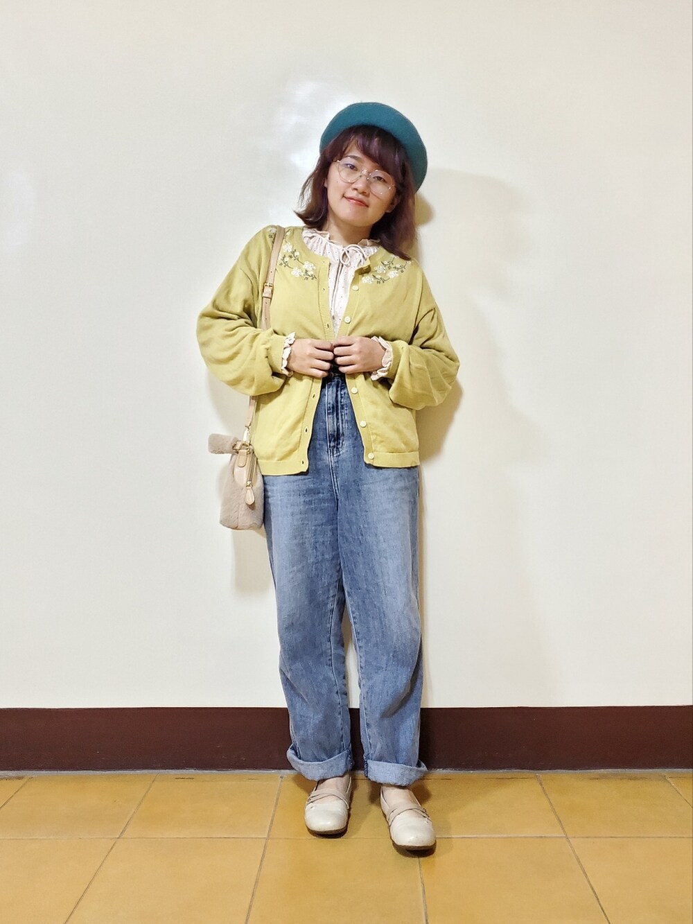 「大人カジュアル、大人コーデ、冬コーデ、刺繍、低身長、低身長コーデ」｜「COCO DEALのアイテム（シャツ/ブラウス、ベージュ系）」を使った、呱呱🍯さん（レディース・152cm）の冬コーディネートの3枚目の写真