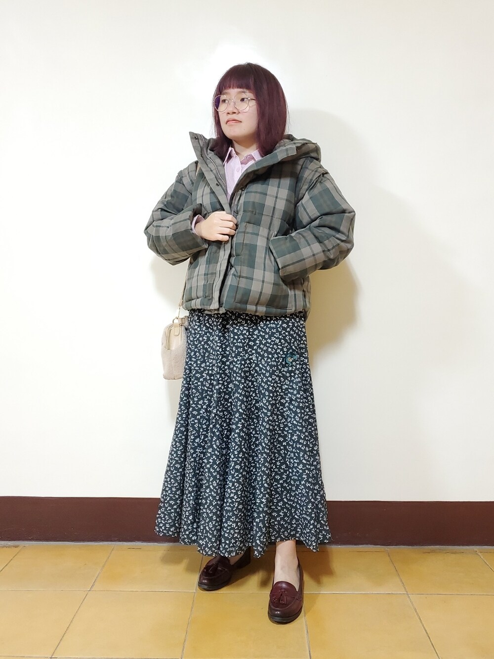 「ほめられ本命コーデ、春コーデ、大人カジュアル、大人女子、色違いコーデ、差し色、低身長、花柄、花柄スカート、異素材切り替え」｜「Scottish Houseのアイテム（トップス、パープル系）」を使った、呱呱🍯さん（レディース・152cm）の冬コーディネートの2枚目の写真